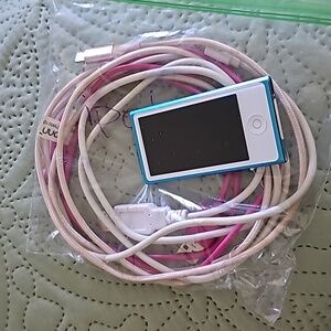 Ipod Nano 7th Generation with two chargers